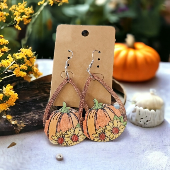 unbranded Jewelry - NWT Teardrop Pumpkin Earrings